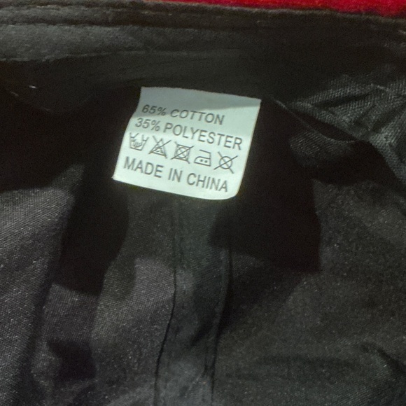 Red Velvet Cap - Picture 4 of 4